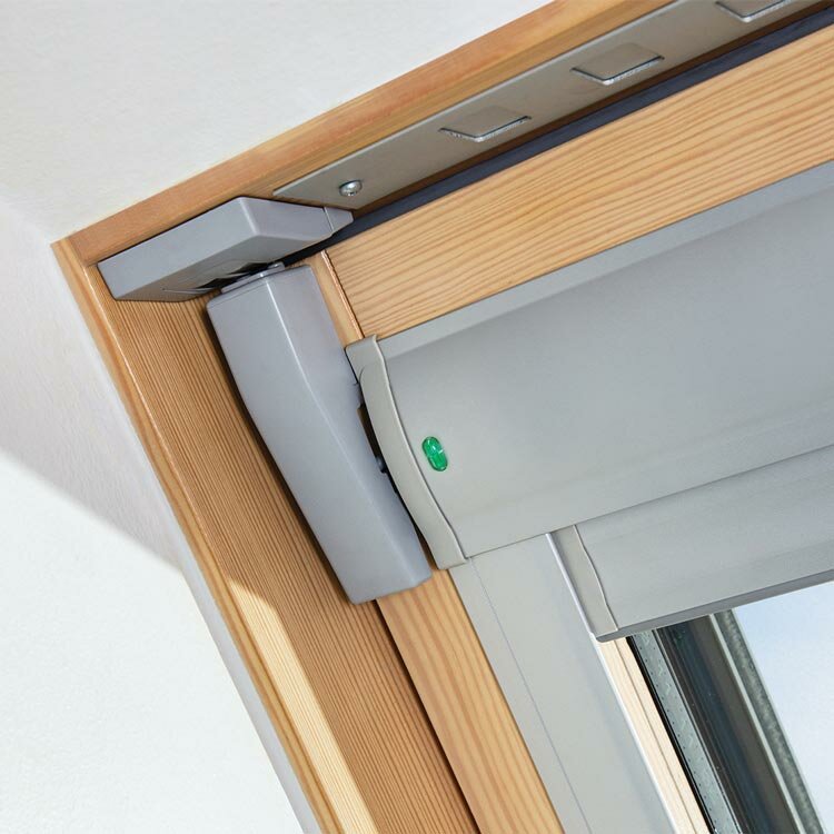 FAKRO elektrisch verduisterend rolgordijn voor dakraam